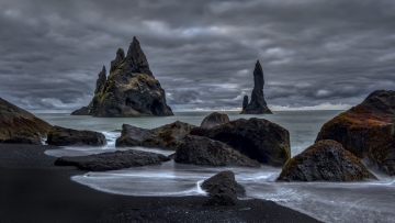 Iceland-Zsolt-Reynisdrangar-1
